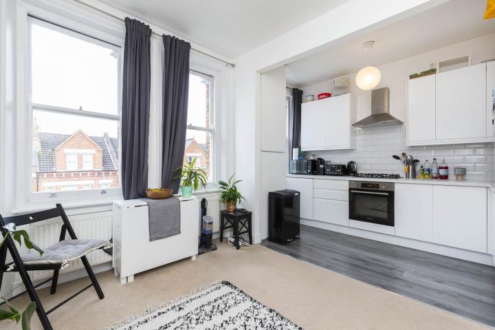 Modern Apartment Streatley Road, Kilburn